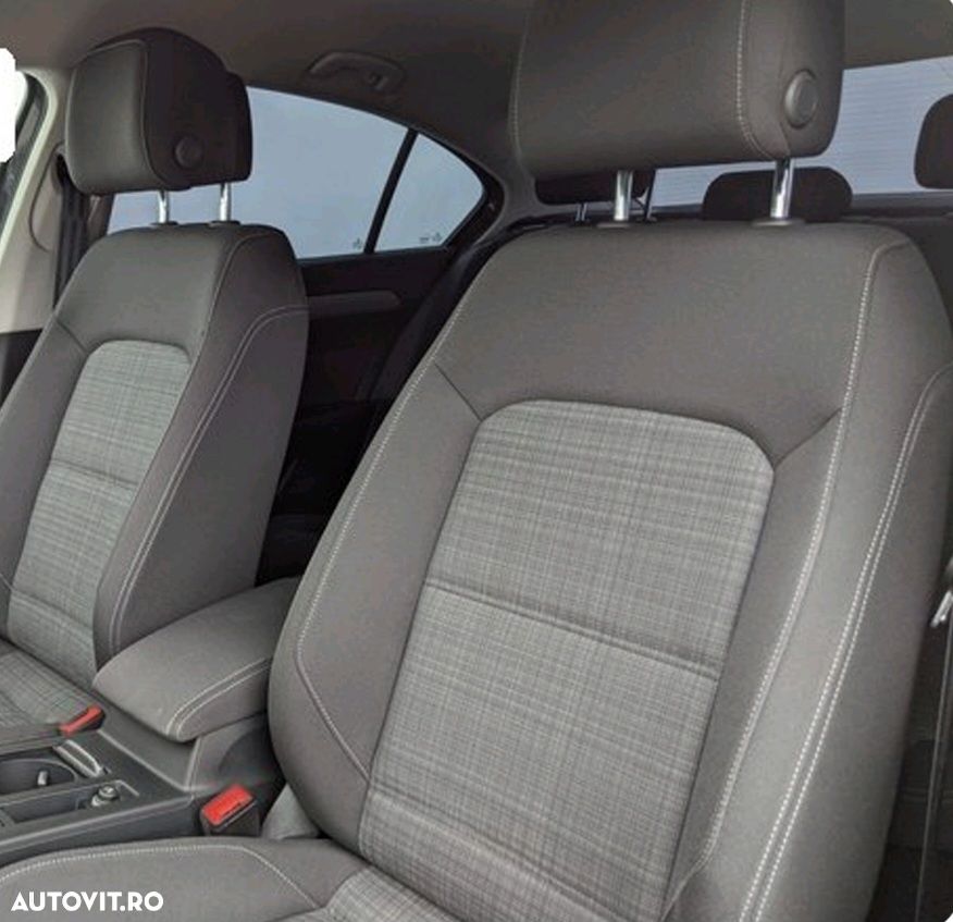Volkswagen Passat 1.6 TDI SCR DSG Business - 5