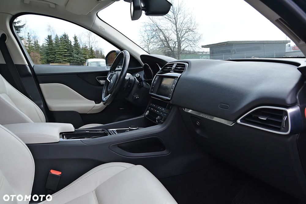 Jaguar F-Pace 2.0 i4D AWD Prestige - 26
