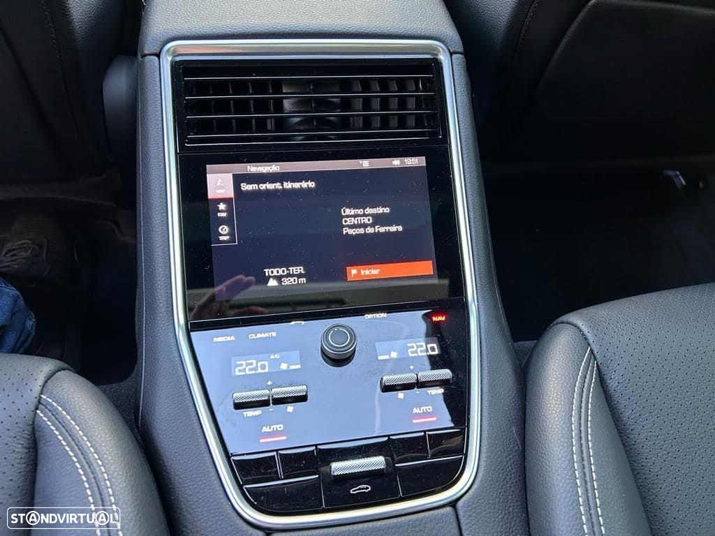 Porsche Panamera 4 E-Hybrid 10 Years Edition - 17