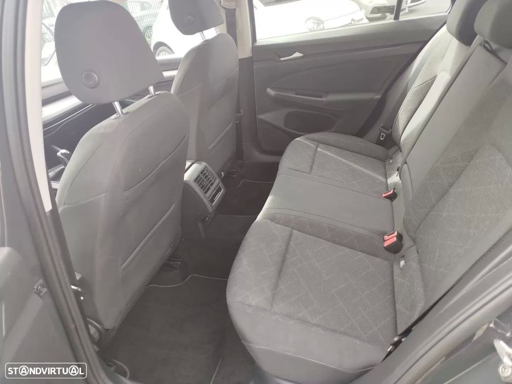 VW Golf Variant 2.0 TDi Urban - 13