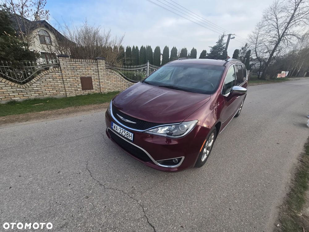 Chrysler Pacifica - 11