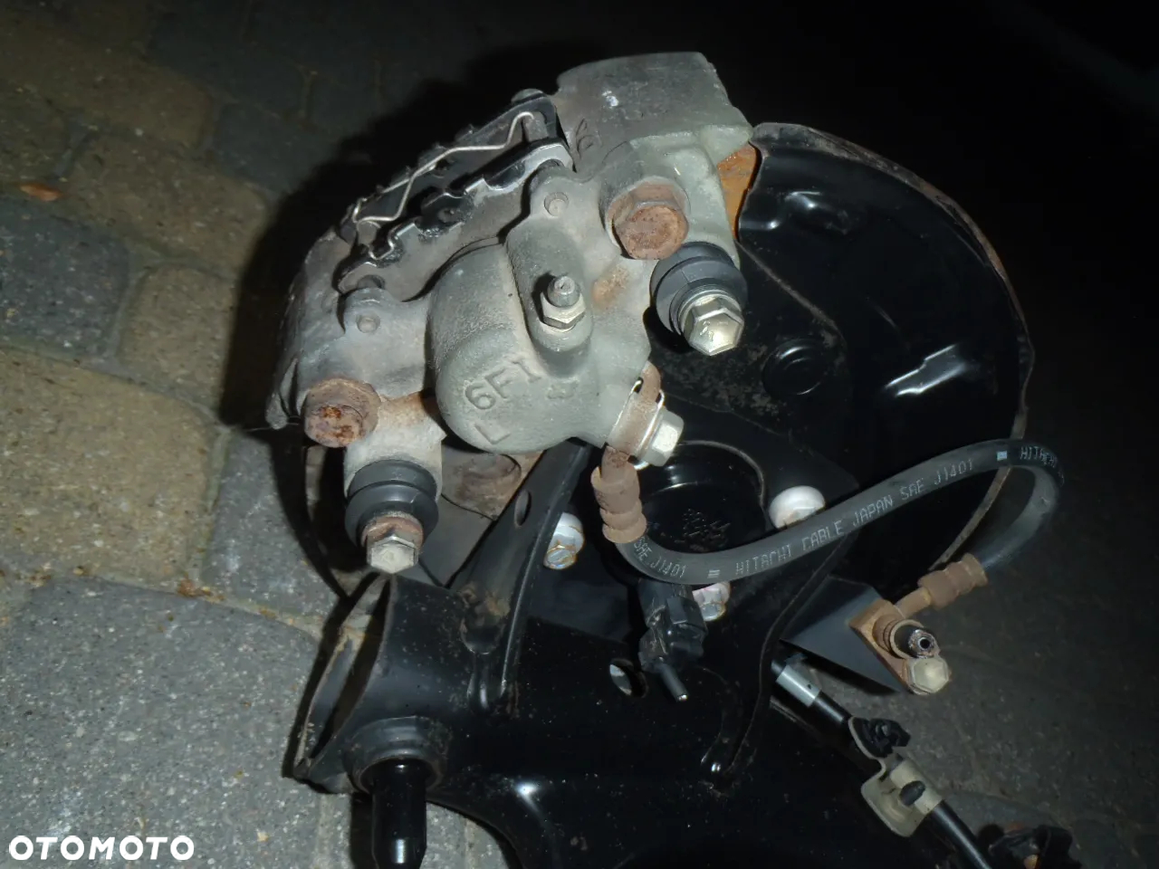 zacisk jarzmo tarcze klocki hamulcowe prowadnica czujnik abs piasta łozysko osłona błotna kotwiczna toyota yaris I 1 98-06r  jak nowe  oryginał - 11