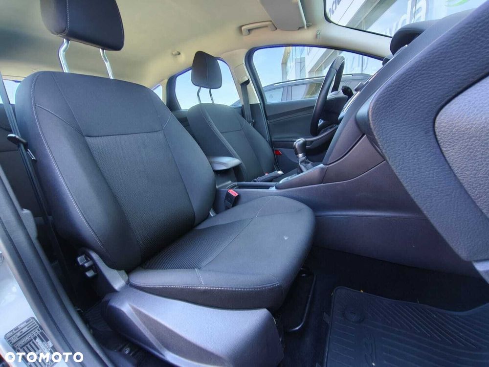 Ford Focus 1.6 SYNC Edition - 16