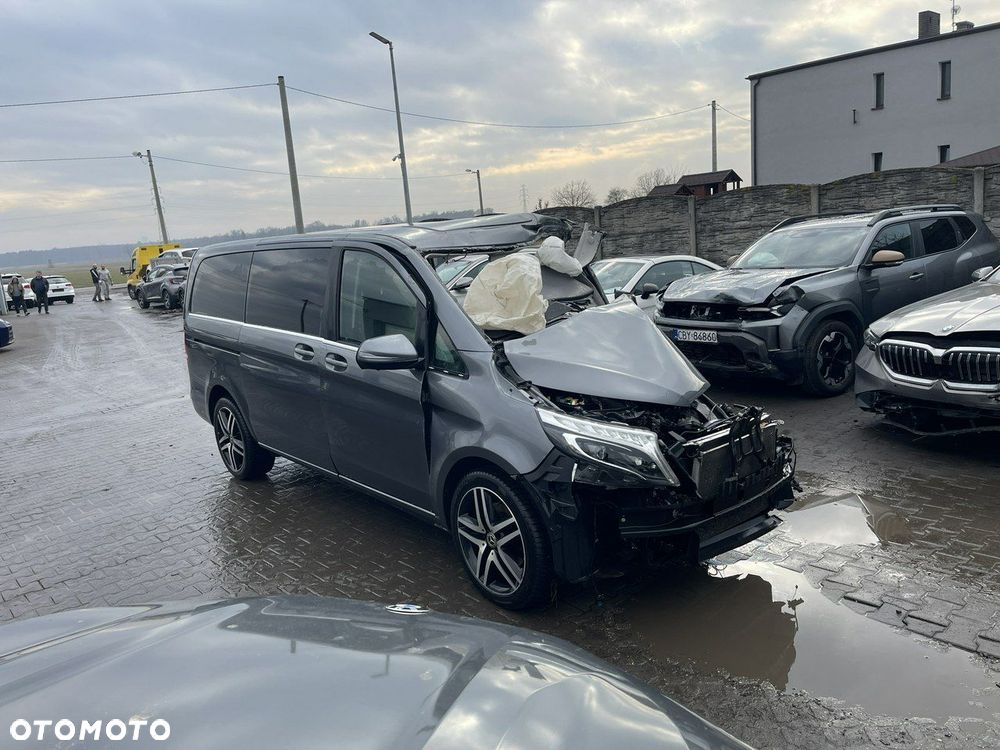 Mercedes-Benz Klasa V 300 d 4-Matic Exclusive 9G-Tronic (d³ugi) - 3