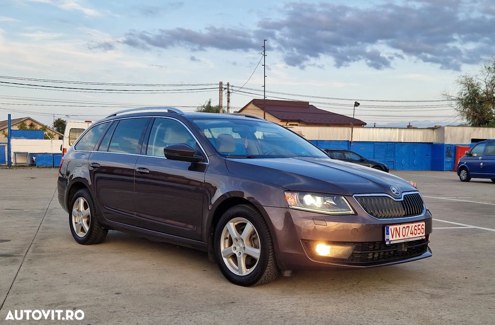 Skoda Octavia Combi 2.0 TDI DSG Premium Edition - 3