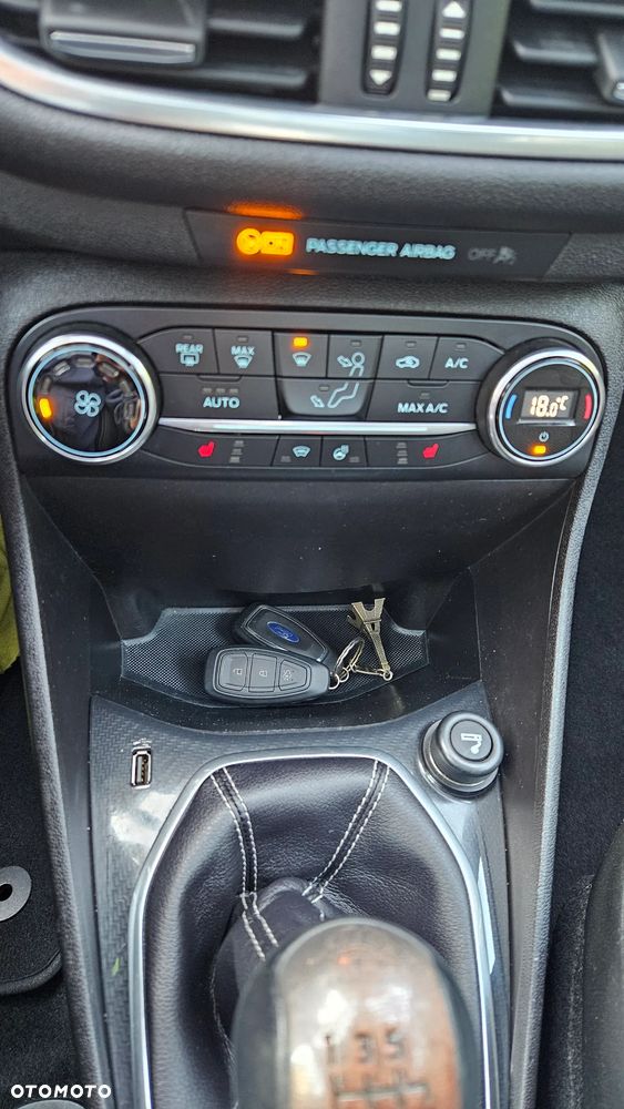 Ford Fiesta 1.0 EcoBoost STart-Stop ST-LINE - 23