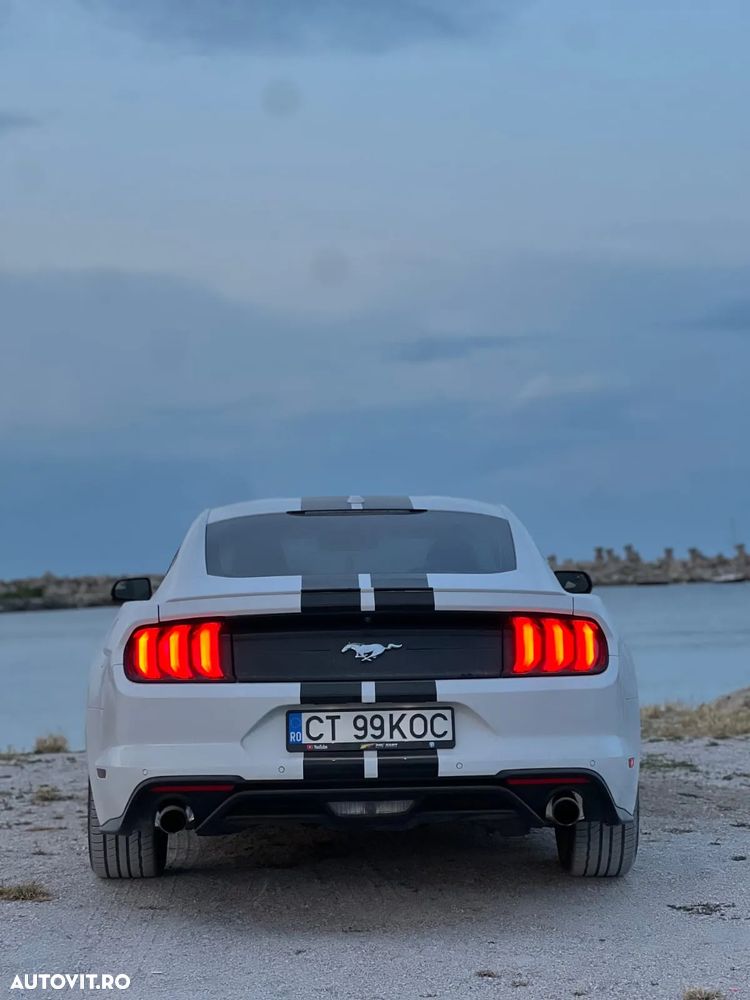 Ford Mustang 2.3 Eco Boost Aut. - 3