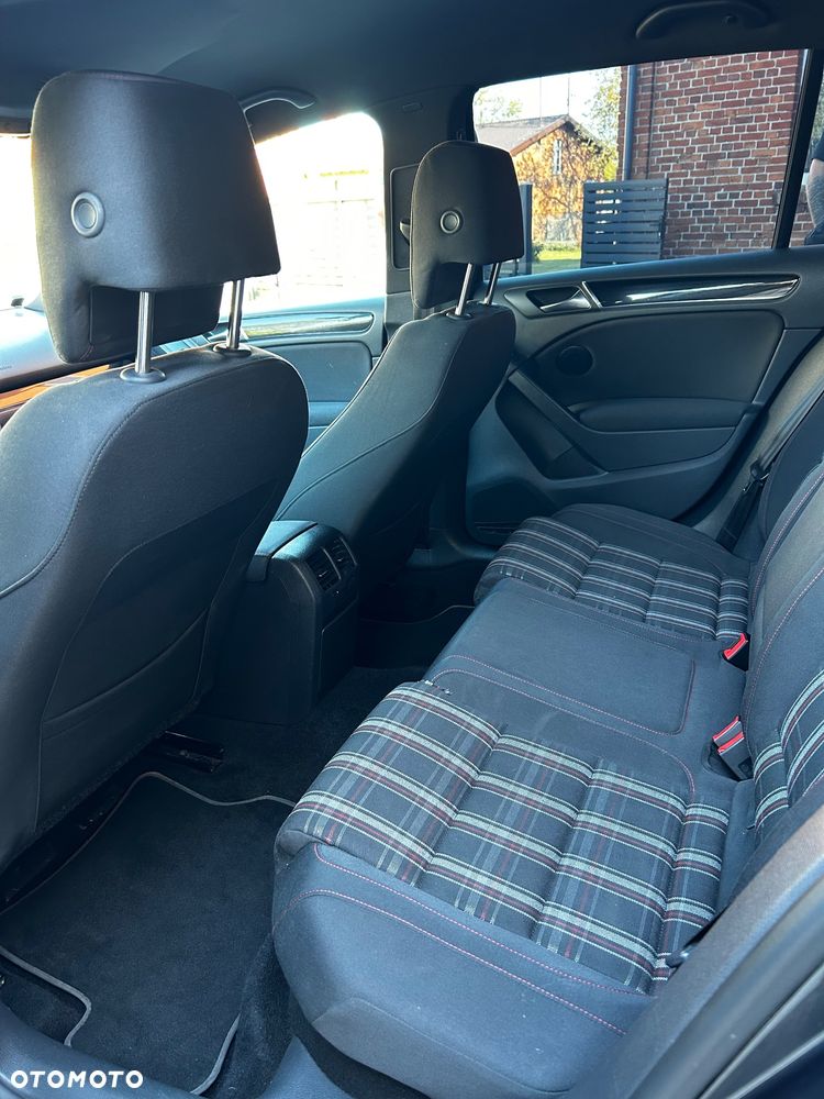 Volkswagen Golf - 10