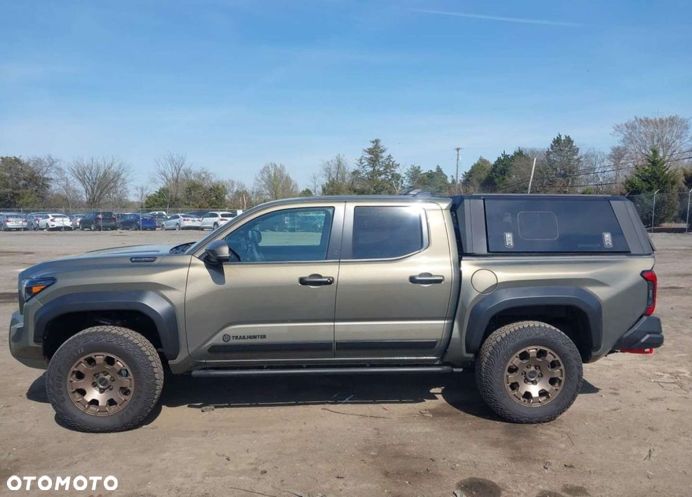 Toyota Tacoma - 4