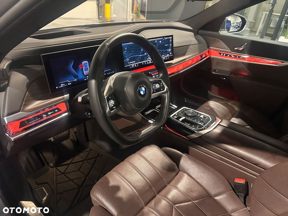BMW Seria 7 730d xDrive mHEV - 14