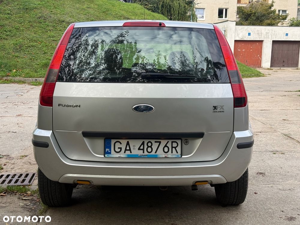 Ford Fusion 2004 photo 4
