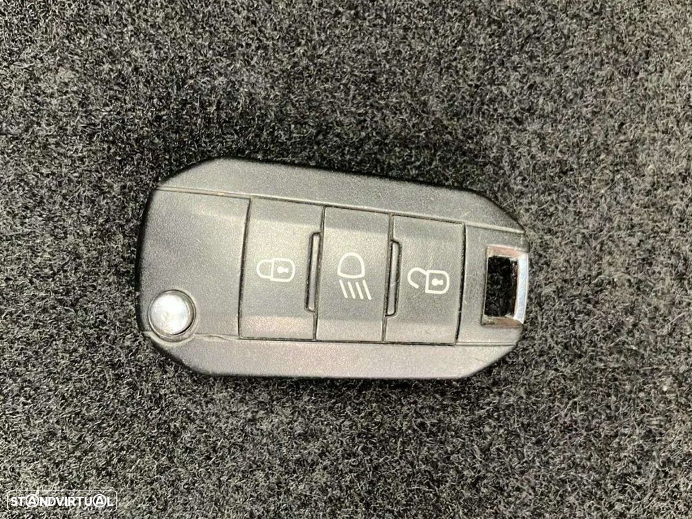 Peugeot 2008 1.2 PureTech Style - 17