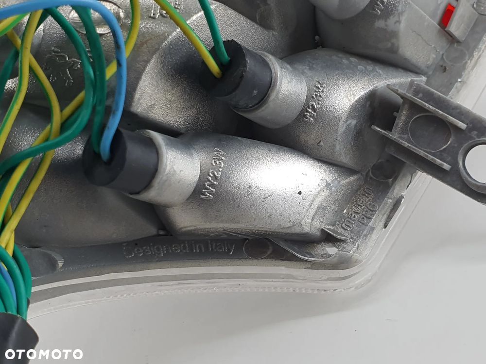 LAMPA TYL PRAWA KIERUNKOWSKAZ  PEUGEOT E-VIVACITY - 14