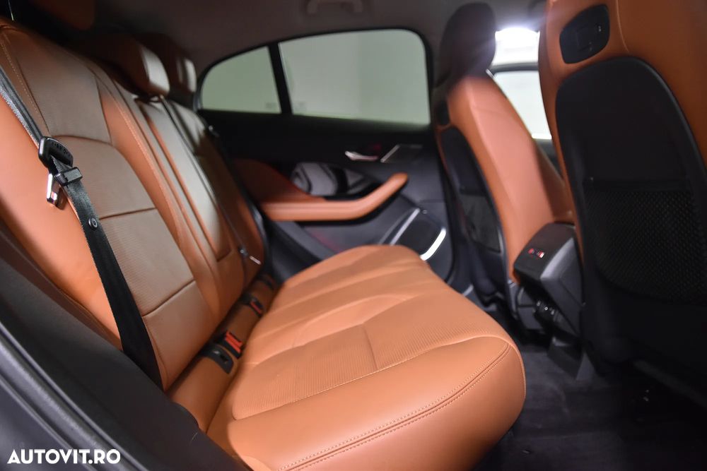 Jaguar I-Pace - 12