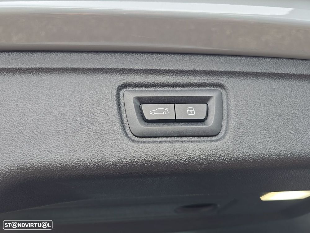 BMW 320 d Pack Desportivo M Pro Auto - 40