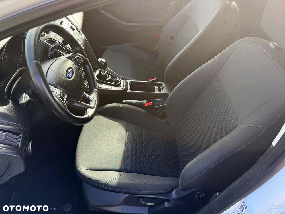 Ford Focus 1.5 TDCi Trend - 24