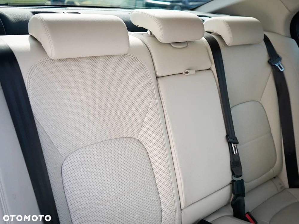 Jaguar XE D200 AWD S - 23