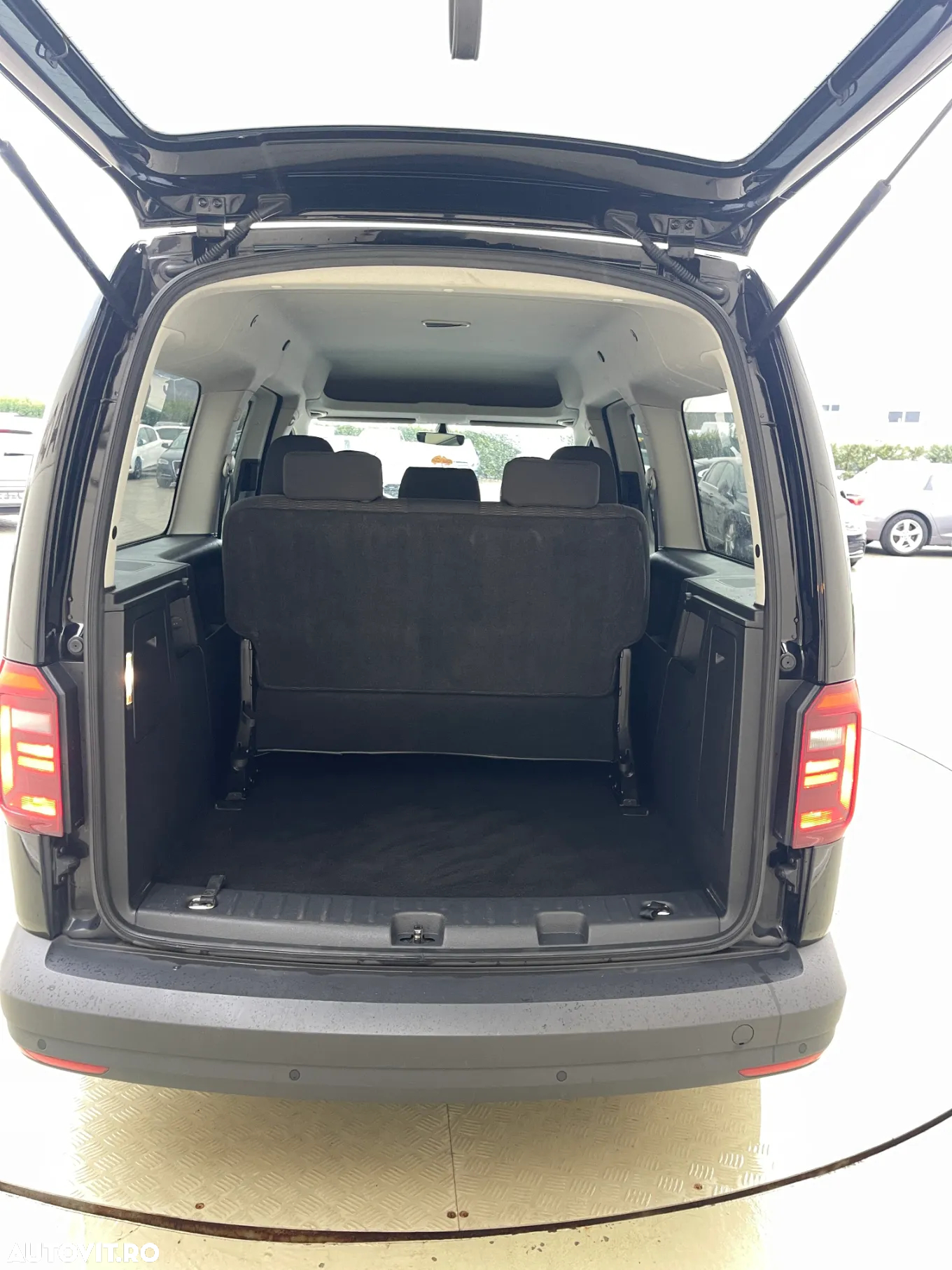 Volkswagen Caddy - 26