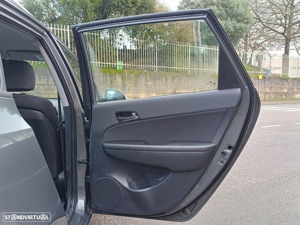 Hyundai i30 CW 1.6 CRDi Comfort - 38