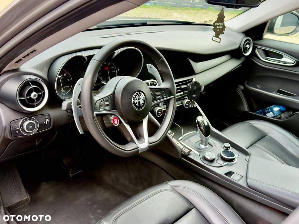 Alfa Romeo Giulia 2.0 Turbo 16V AT8-Q4 Ti - 13