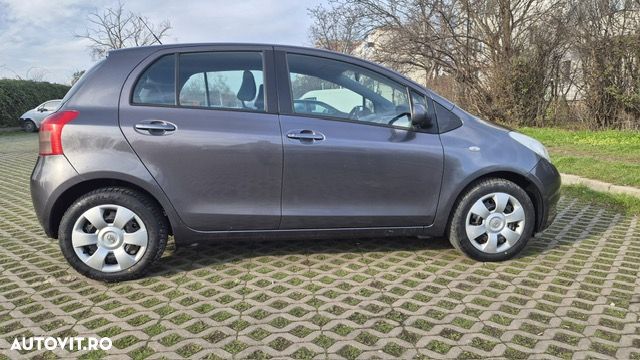 Toyota Yaris 1.3 Sol - 2