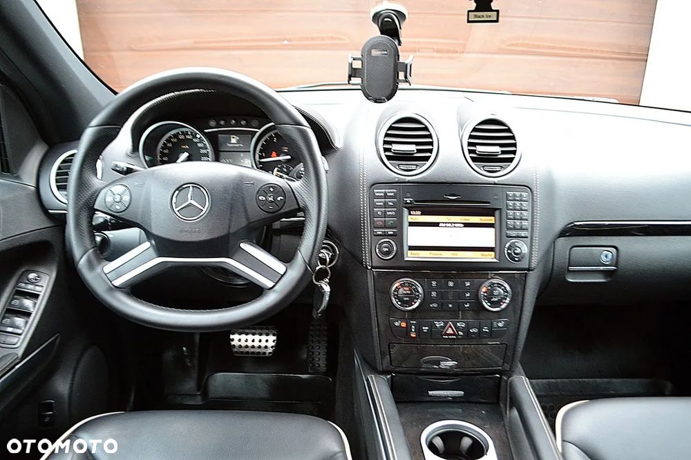 Mercedes-Benz ML - 21