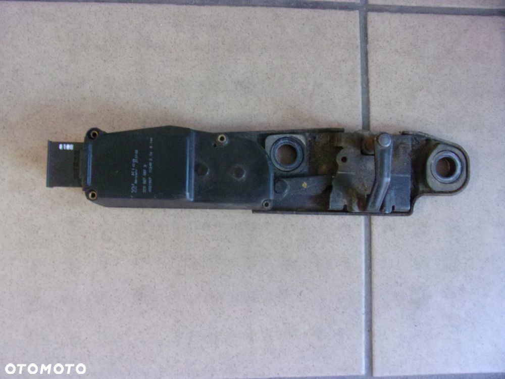 VW PASSAT B6 KOMBI ZAMEK KLAPY BAGAŻNIKA DOCIĄG 3C9827887B - 1