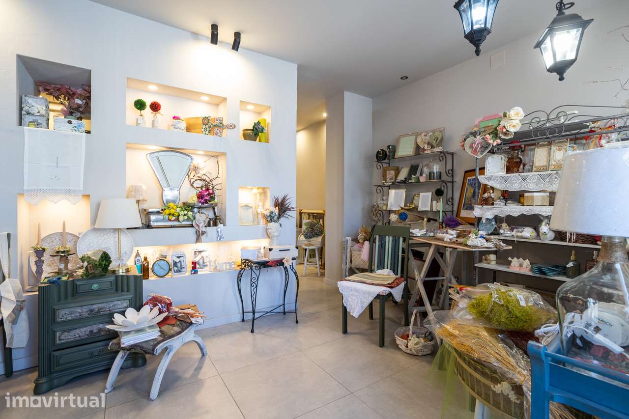 Loja de 52 m² no Coração de Almada – Excelente Visibilidade e Potencia - Grande imagem: 2/14