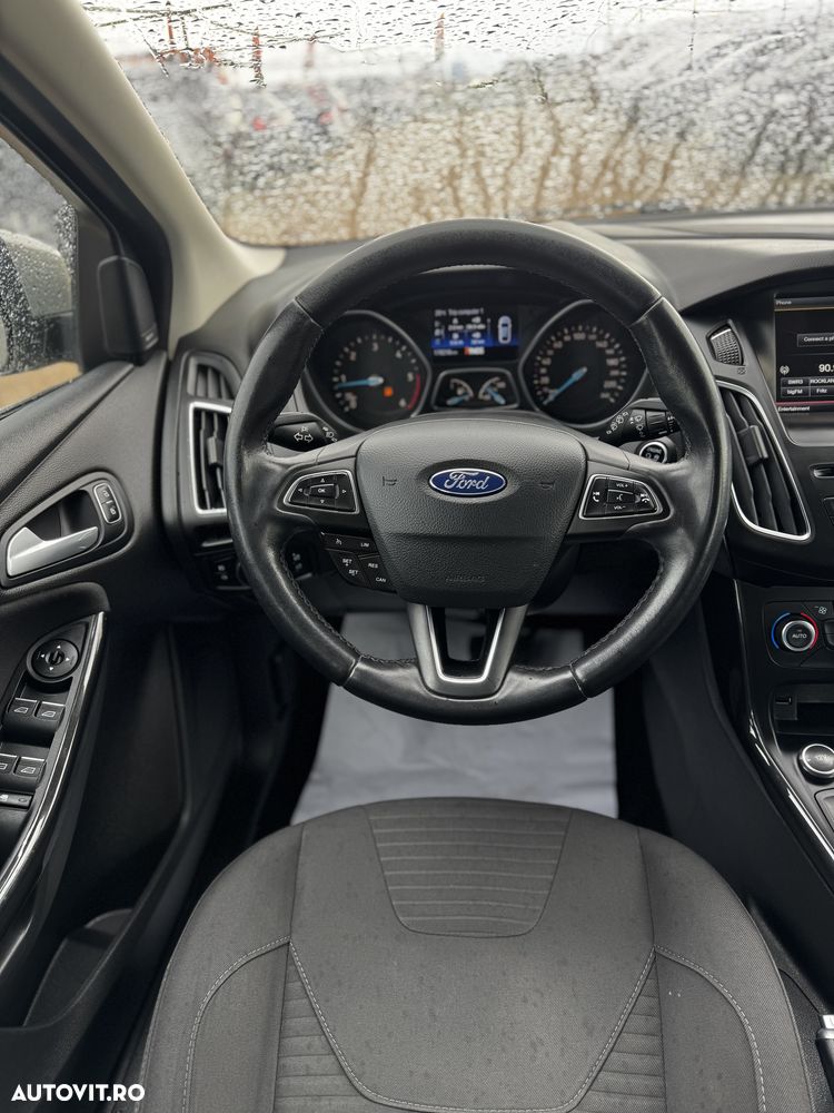 Ford Focus - 10