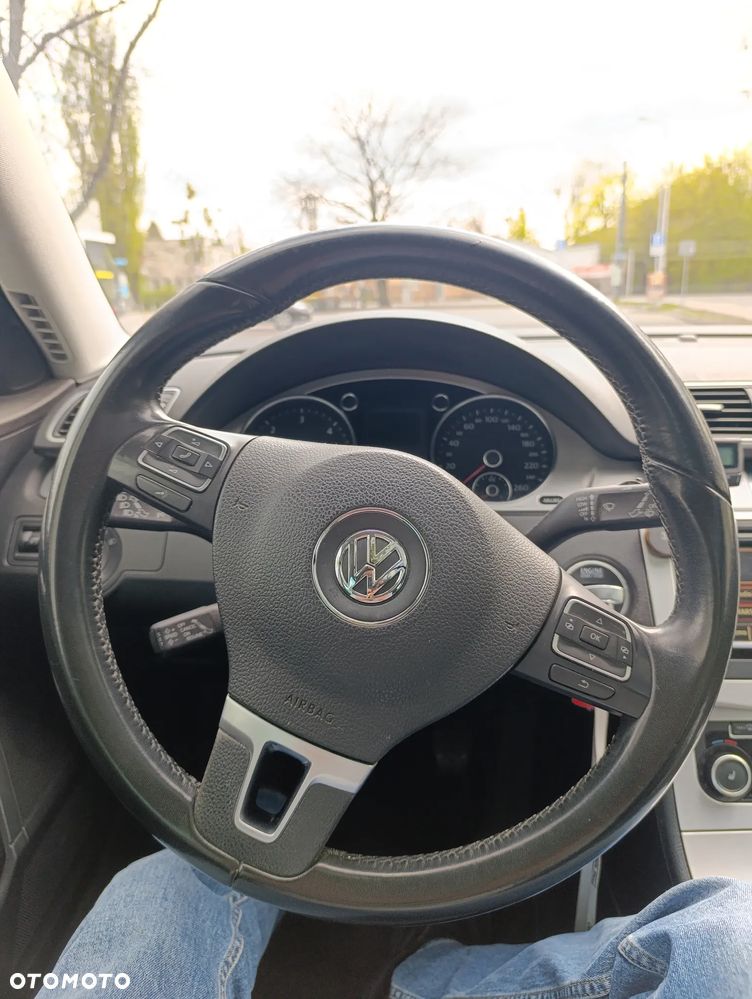 Volkswagen Passat 2.0 TDI BlueMotion Technology Highline - 24