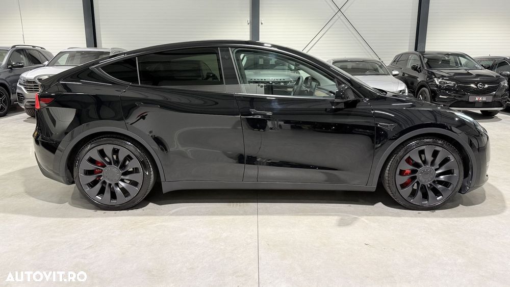 Tesla Model Y - 16