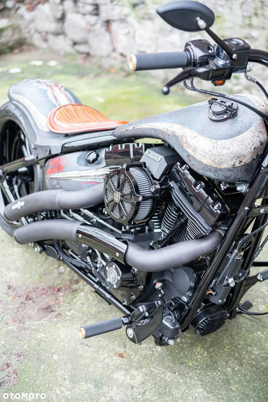 Harley-Davidson Softail Breakout - 19