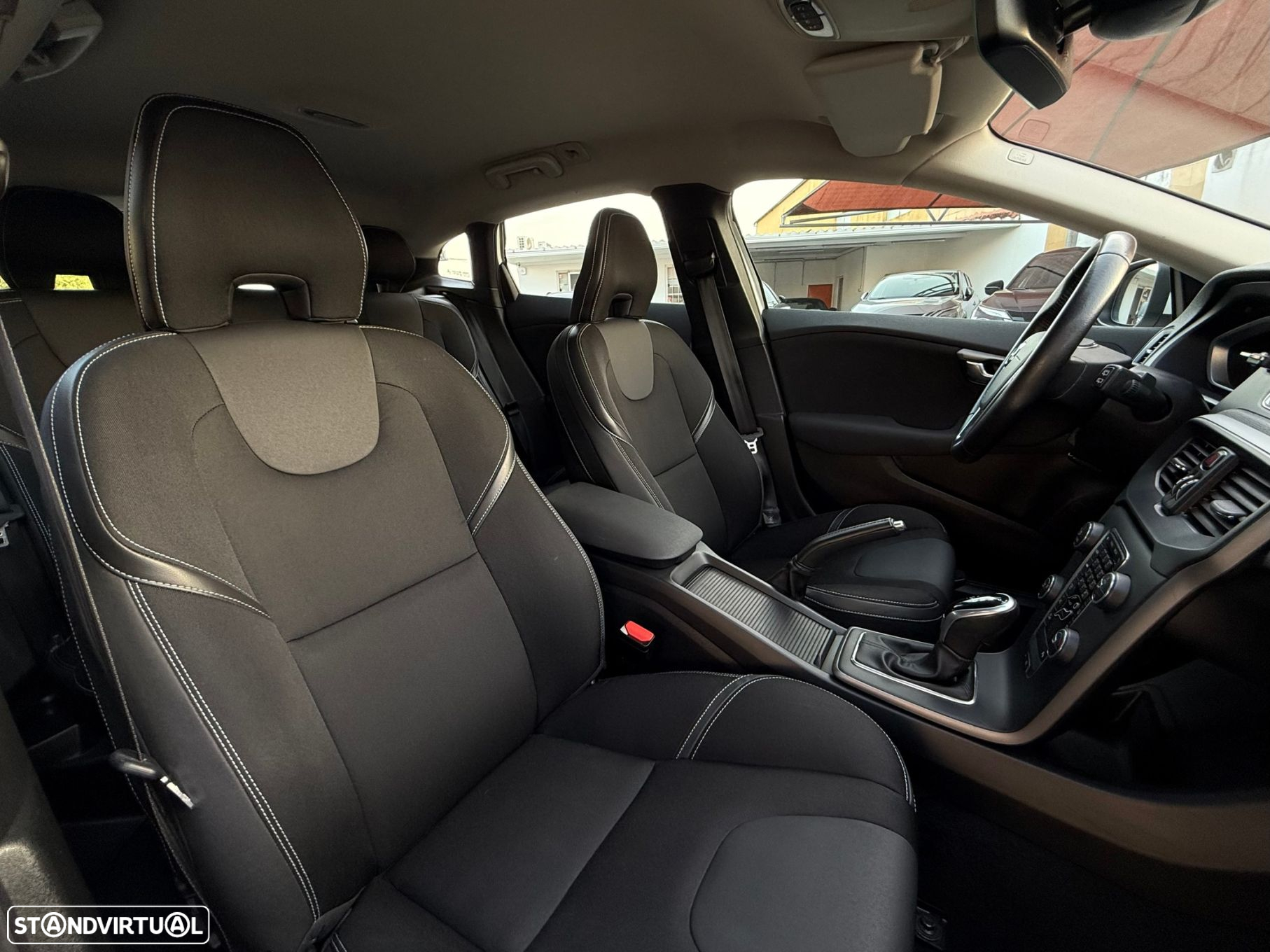 Volvo V40 2.0 D2 Momentum Geartronic - 7