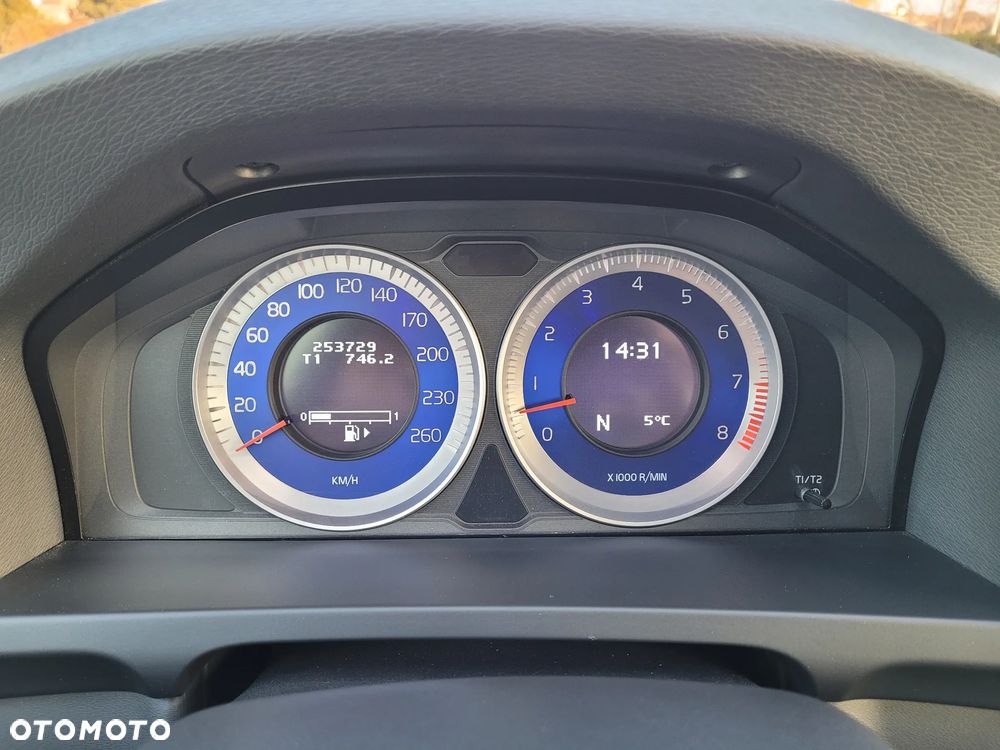 Volvo V60 T6 AWD Geartronic RDesign - 13