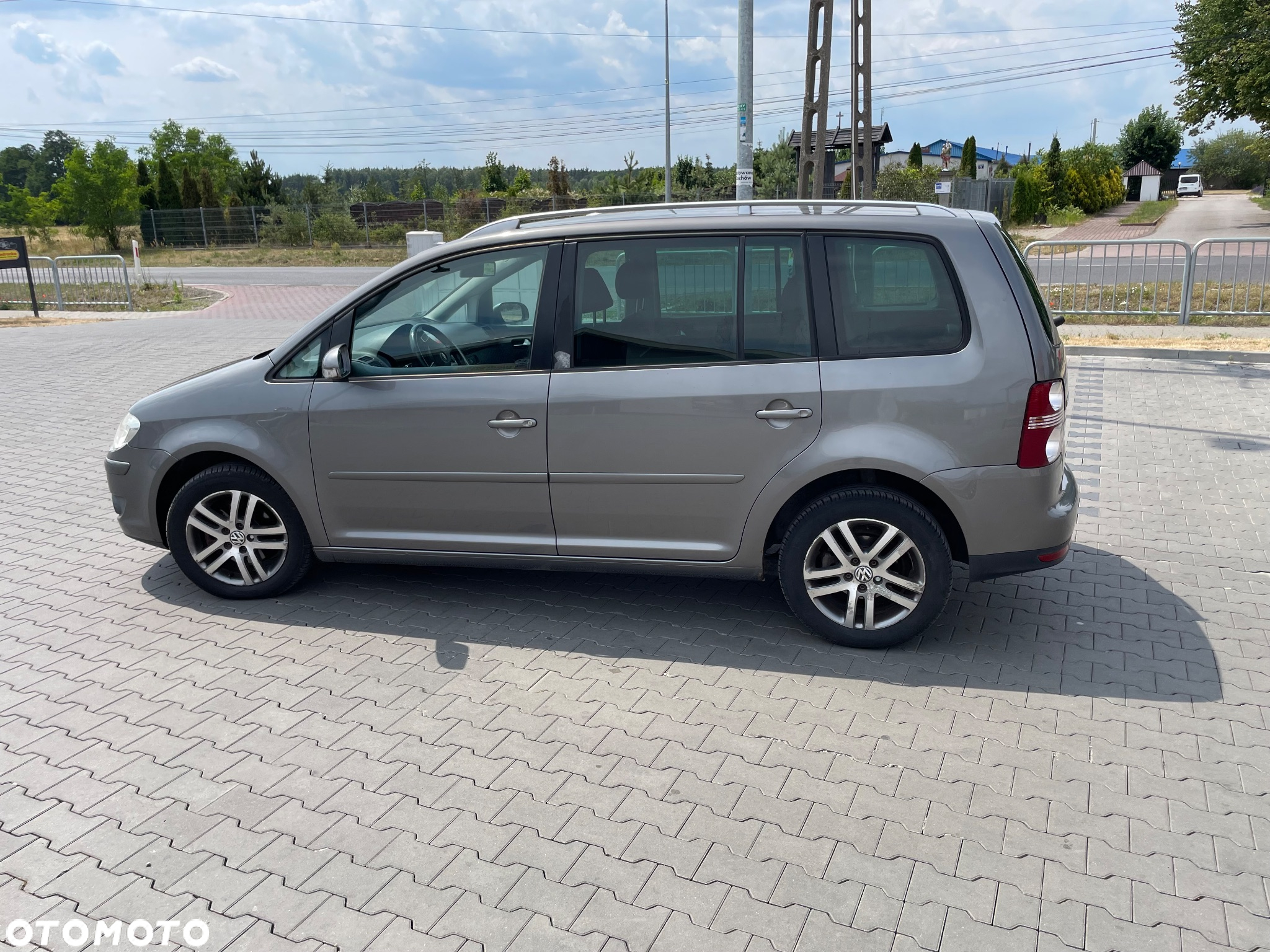 Volkswagen Touran 2.0 TDI Trendline DSG - 5