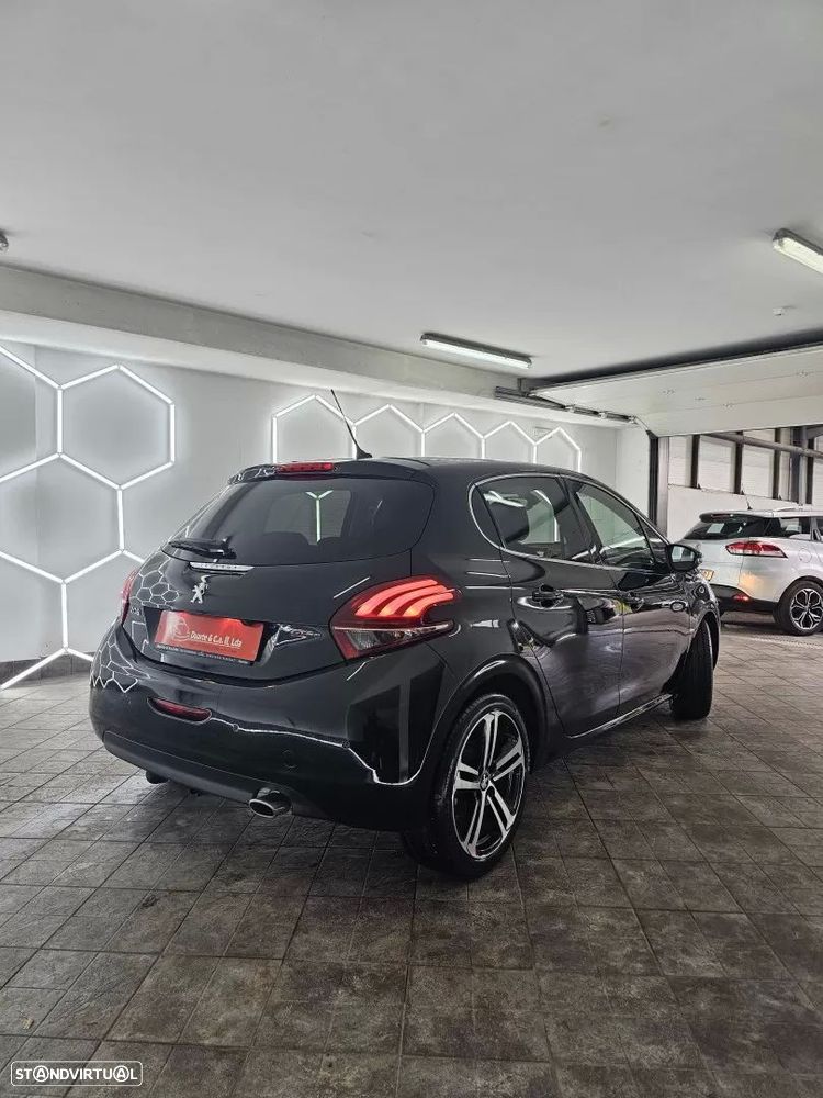 Peugeot 208 1.2 PureTech GT Line EAT6 - 56