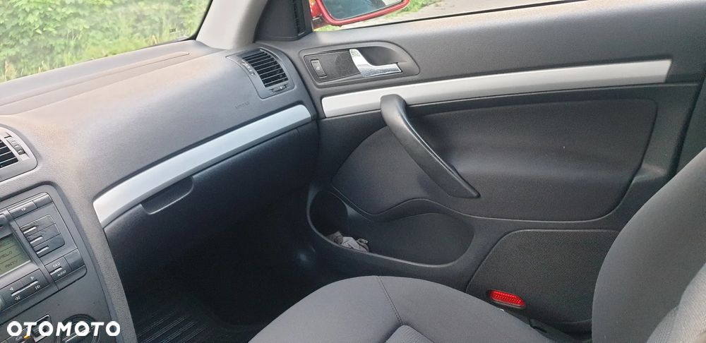 Skoda Octavia 1.6 Ambiente - 22