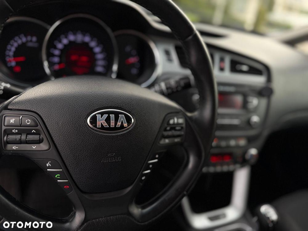 Kia Ceed 1.6 GDI Fifa World Cup Edition - 37