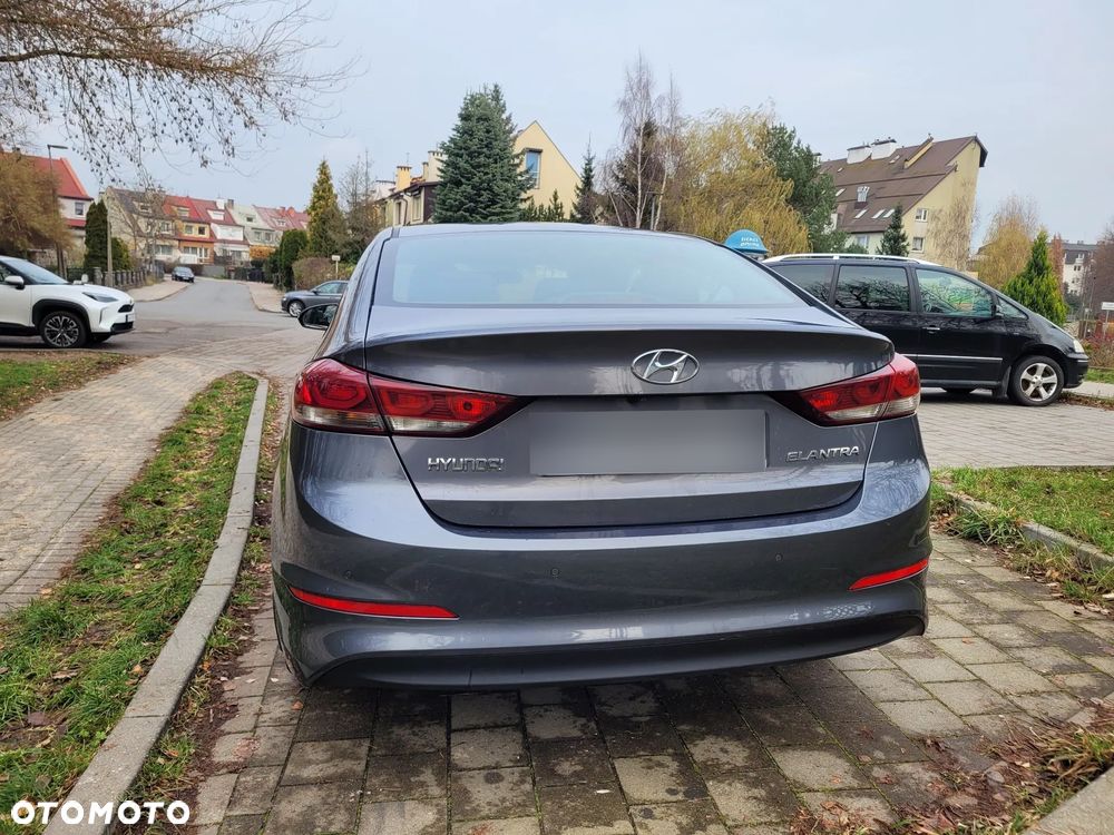 Hyundai Elantra 1.6 Style - 4