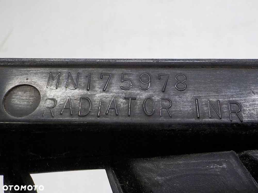 MITSUBISHI OUTLANDER I GRILL ATRAPA CHŁODNICY KRATKA PRAWA - 2