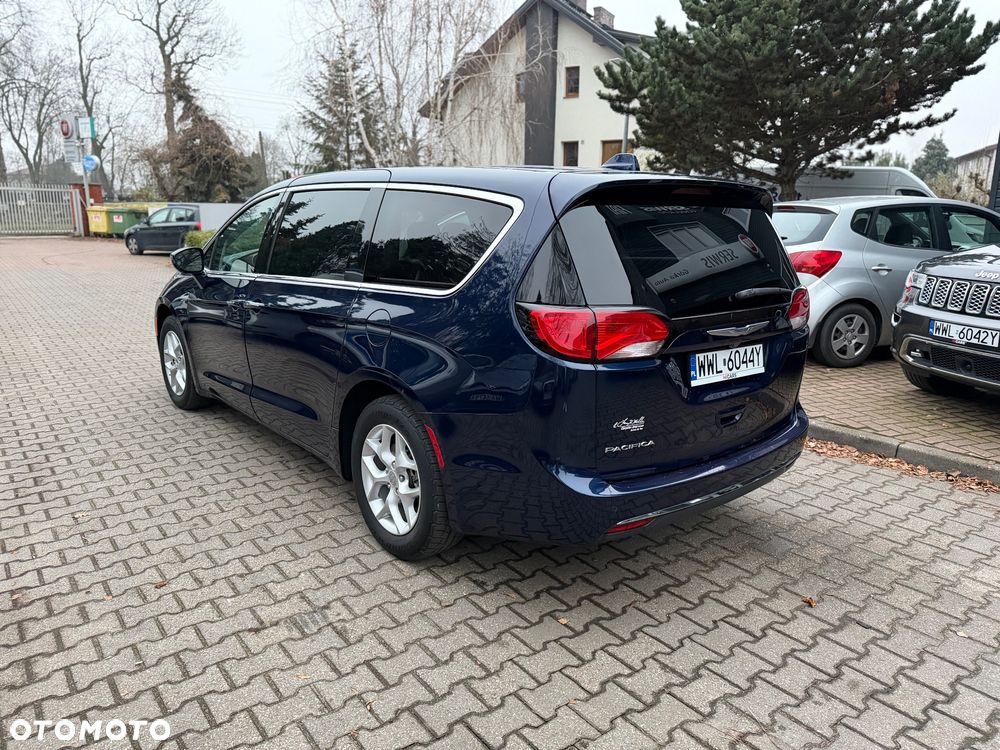 Chrysler Pacifica - 3