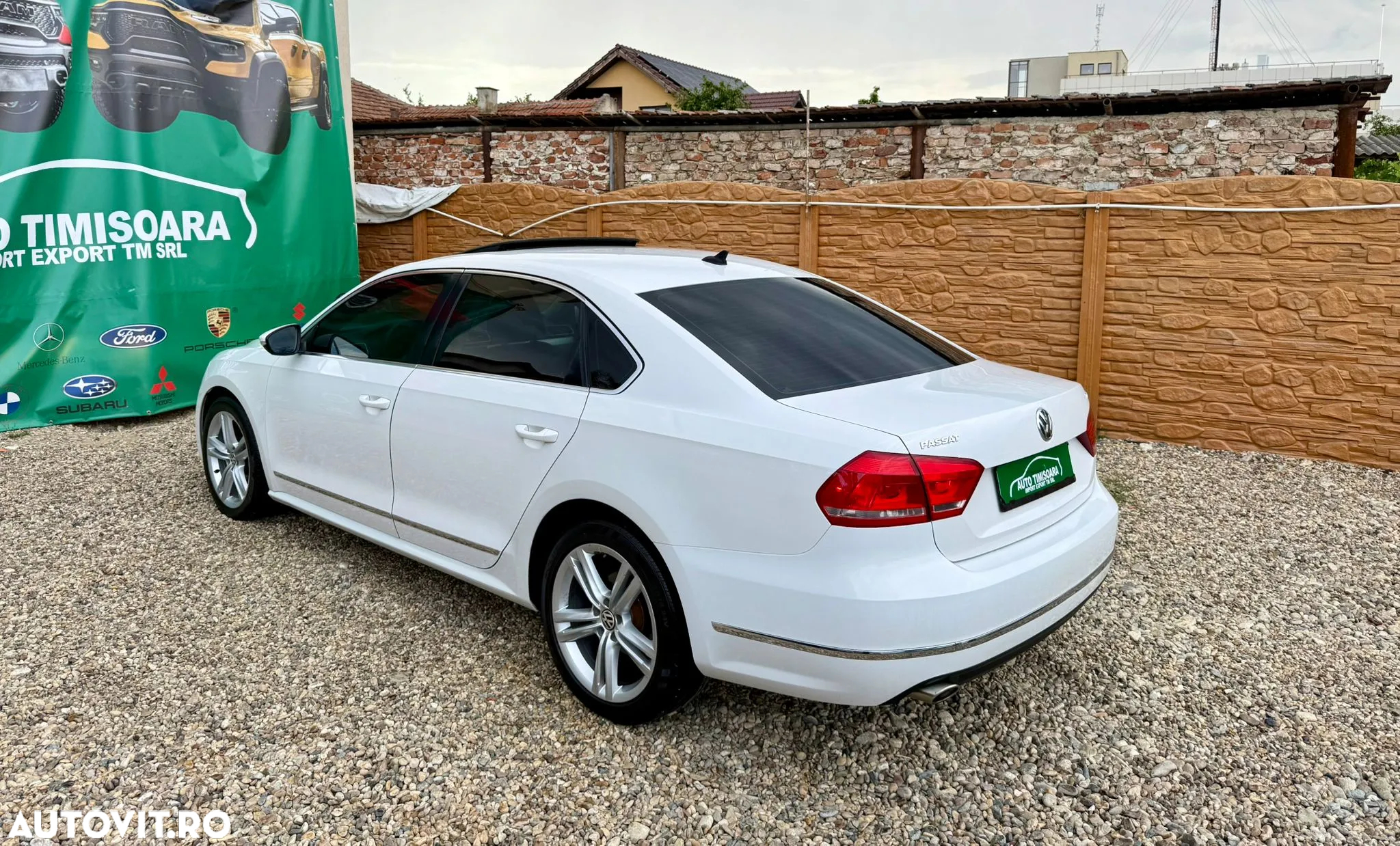 Volkswagen Passat - 4
