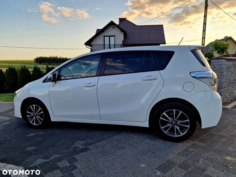 Toyota Verso 1.6 Premium - 3