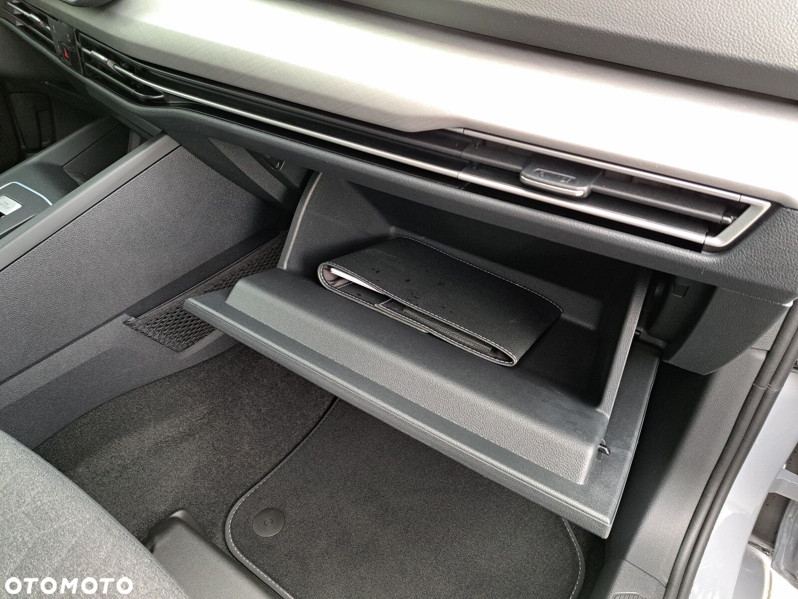 Volkswagen Golf VIII 1.5 eTSI mHEV Life Plus DSG - 28