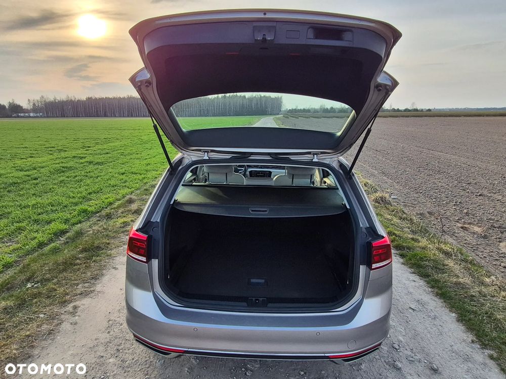 Volkswagen Passat 2.0 TDI 4Mot Elegance DSG - 22