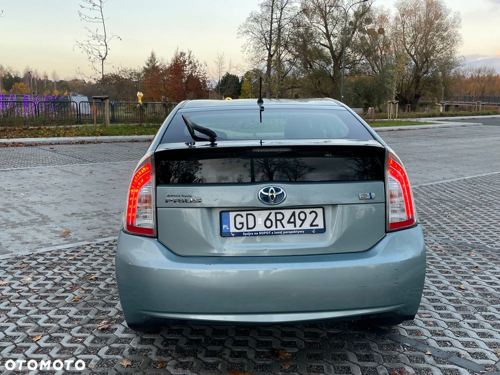 Toyota Prius (Hybrid) Executive - 12