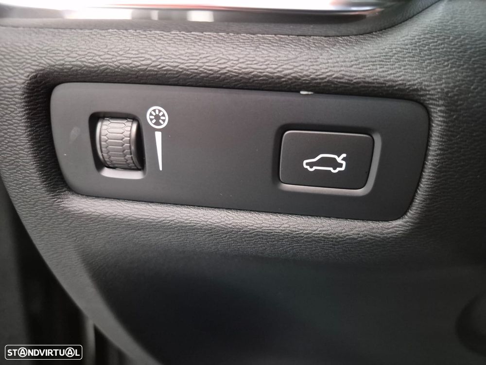 Volvo V60 2.0 B4 Momentum Core Geartronic - 10