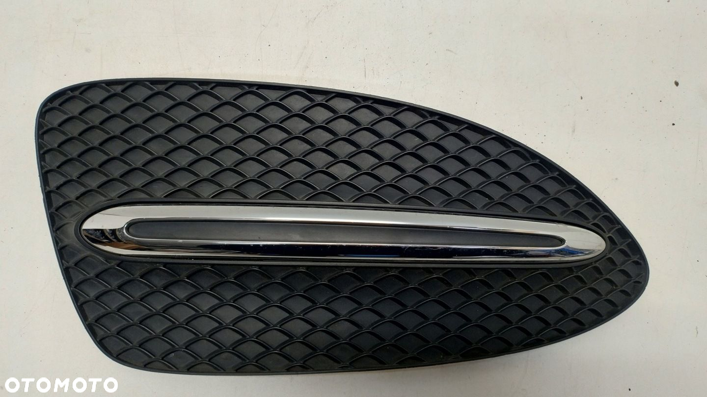 Kratka prawa zderzaka Mercedes B Klasa A246 A2468852822 - 2