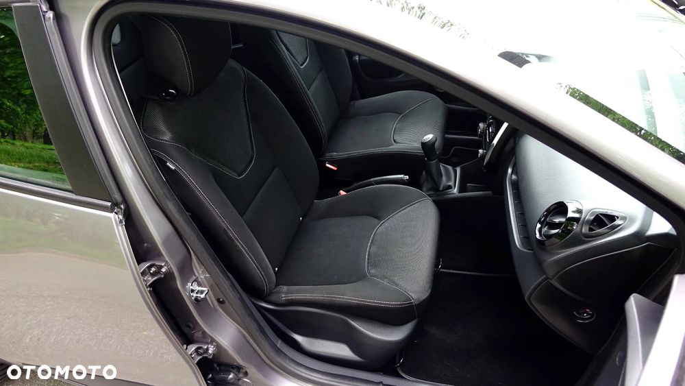 Renault Clio 1.2 16V 75 LIMITED - 11