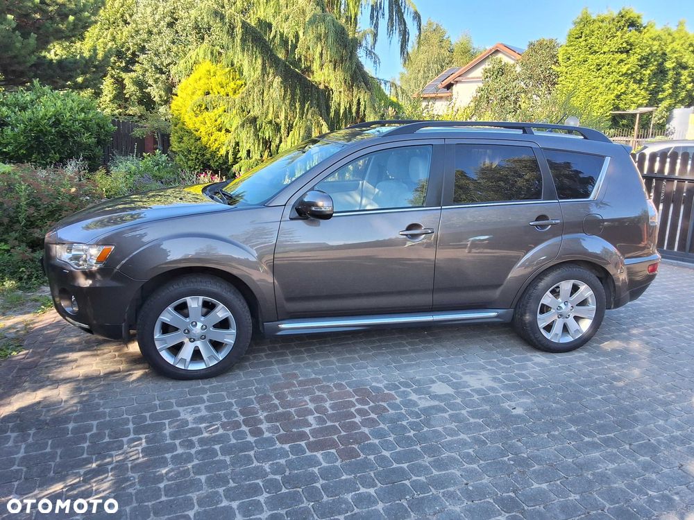 Mitsubishi Outlander - 1
